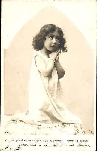 Ak Portrait eines Mädchens in weißem Kleid, Gebet