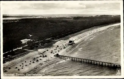 Ak Ostseebad Zempin auf Usedom, Fliegeraufnahme vom Strand, Seebrücke