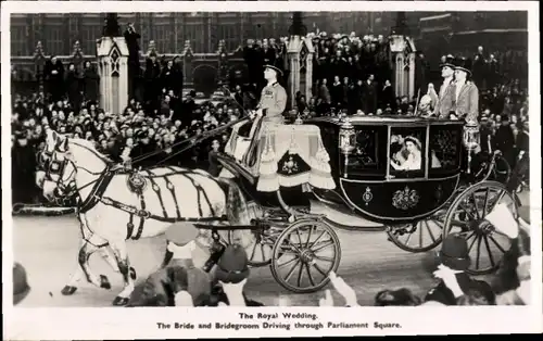 Ak The Royal Wedding, Parliament Square, Prinzessin Elisabeth und Prinz Philip