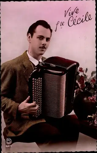 Ak Mann spielt Akkordeon, Portrait