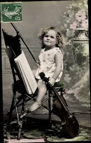 Ak Kind spielt Geige, Portrait