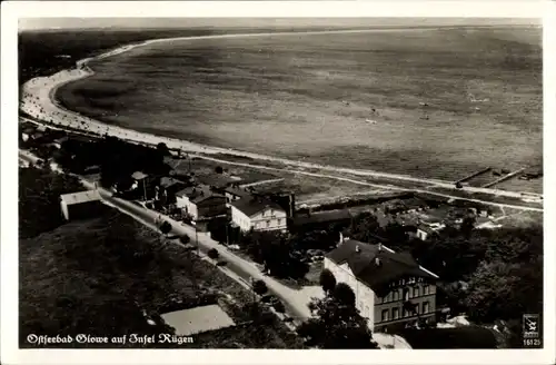 Ak Glowe auf der Insel Rügen, Fliegeraufnahme von Ort und Umgebung