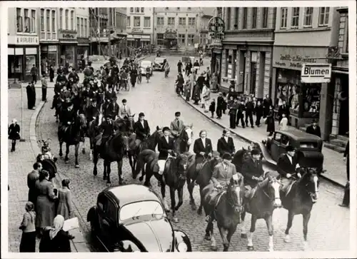 Foto Itzehoe in Holstein, Hubertusjagd, Straßenumzug, Geschäfte