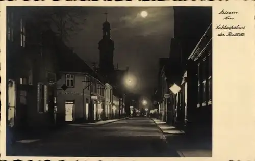 Ak Drezdenko Driesen Neumark Ostbrandenburg, Richtstraße, Nachtansicht
