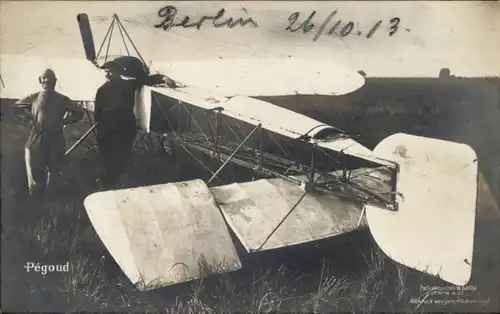 Ak Flugpionier Adolphe Pégoud, Flugzeug am Boden, Pilot