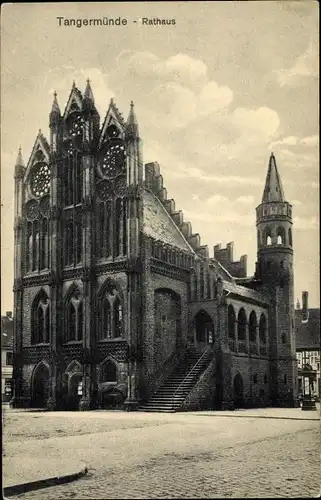 Ak Tangermünde an der Elbe, Rathaus, Außenansicht, Treppe