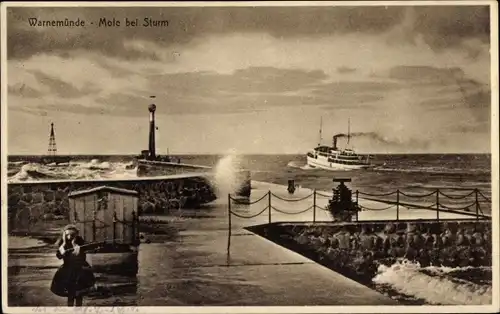 Ak Ostseebad Warnemünde Rostock, Mole bei Sturm, Schiff