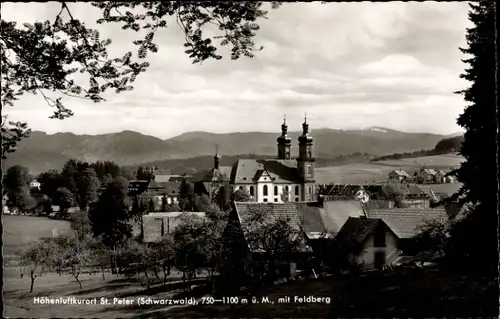 Ak St. Peter Hochschwarzwald Baden Württemberg, Gesamtansicht, Feldberg