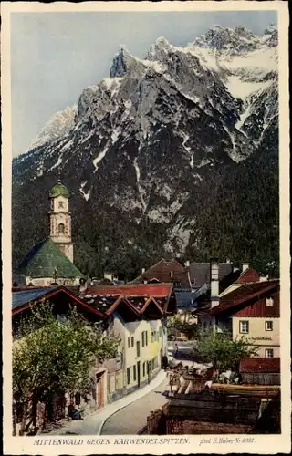 Ak Mittenwald in Oberbayern, Teilansicht mit Blick auf Karwendelspitzen