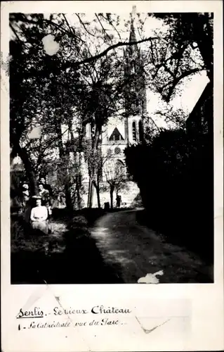 Ak Senlis-Oise, le vieux Chateau, La Cathedrale vue du Parc