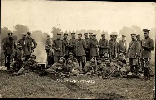 Foto Ak Deutsche Soldaten in Uniformen, Gruppenbild, Lager Lechfeld, Kaiserzeit