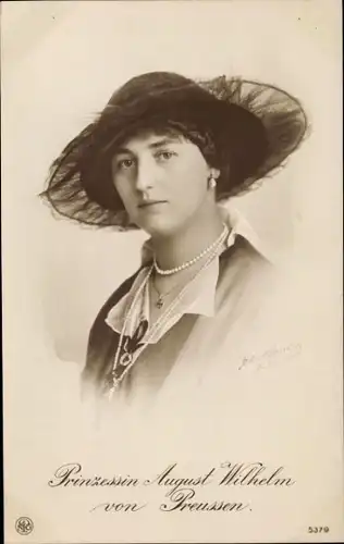 Ak Prinzessin August Wilhelm von Preußen, Alexandra Viktoria, Portrait, NPG 5379