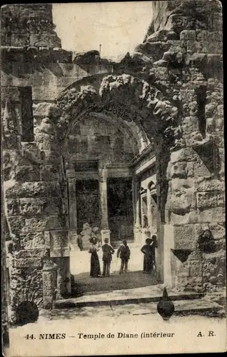 Ak Nîmes Gard, Tempel der Diana, Innenraum