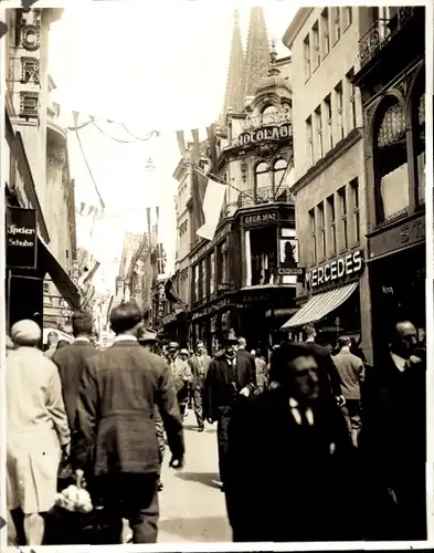 Foto Köln am Rhein, Hohe Straße, Geschäfte, Passanten