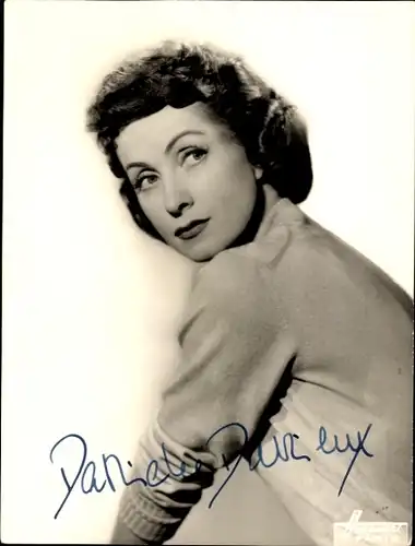 Ak Schauspielerin Danielle Darrieux, Portrait, Autogramm