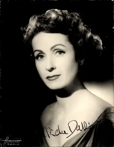 Ak Schauspielerin Danielle Darrieux, Portrait, Autogramm