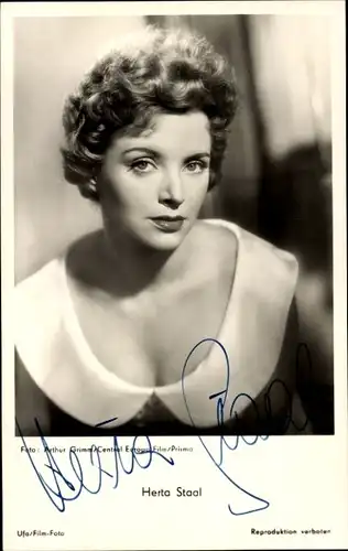 Ak Schauspielerin Herta Staal, Ufa Film, Portrait, Autogramm