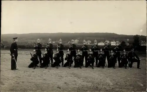 Foto Ak Bückeburg im Kreis Schaumburg, Deutsche Soldaten in Uniformen, Gruppenbild