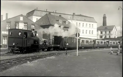 Foto Ak Deutsche Eisenbahn, Lokomotive, Bahnschienen, Fahrgäste