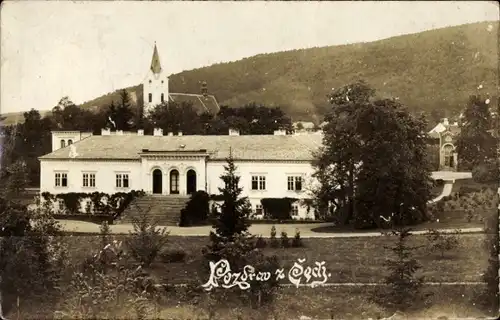 Foto Ak Čechy pod Kosířem Czech Tschech Region Olmütz, Teilansicht, Kirche