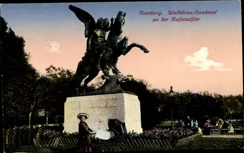 Ak Hamburg Nord Uhlenhorst, Walkürendenkmal an der Außenalster, Frau mit Kinderwagen, Lachmund