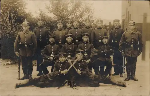 Foto Ak Deutsche Soldaten in Uniformen, Gruppenbild, Kaiserzeit