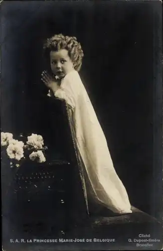 Ak Prinzessin Marie Jose von Belgien, Portrait beim Nachtgebet