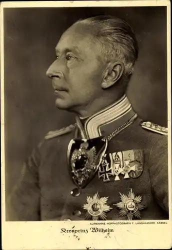 Ak Kronprinz Wilhelm von Preußen, Portrait im Profil, Uniform, Orden, 50. Geburtstag 1932
