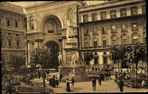 Ak Milano Mailand Lombardia, Piazza della Scala, Monumento a Leonardo Da Vinci