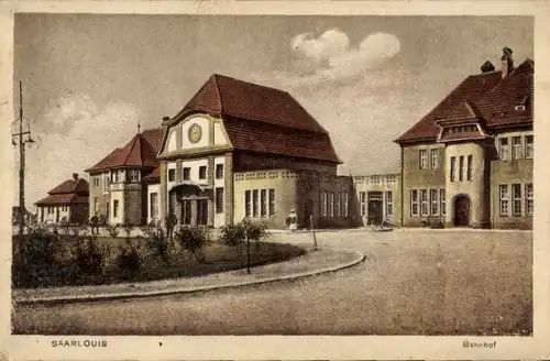 Ak Saarlouis im Saarland, Seitenblick auf den Bahnhof