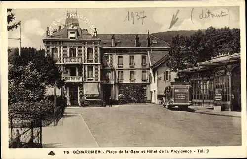 Ak Gérardmer Lothringen Vosges, Place de la Gare et Hôtel de la Providence