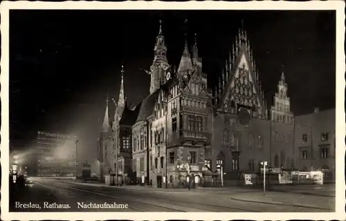 Ak Wrocław Breslau in Schlesien, Rathaus, Nachtaufnahme