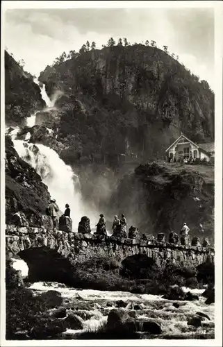 Ak Odda Norwegen, Laatefoss, Brücke, Wasserfall, Haus, Felswand
