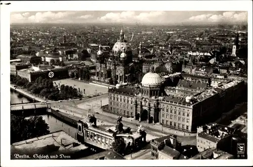 Ak Berlin Mitte, Dom, königliches Schloss, Fliegeraufnahme