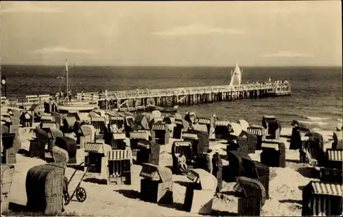 Ak Ostseebad Kühlungsborn, Strand mit Seebrücke