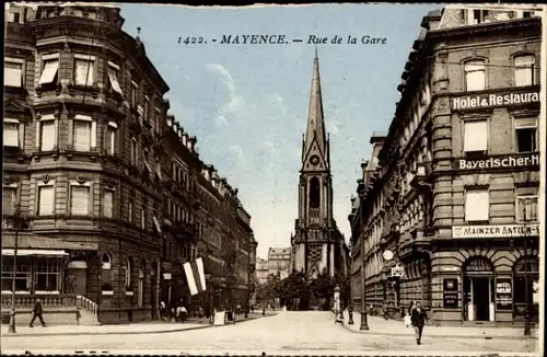 Ak Mayence Mainz in Rheinland Pfalz, Rue de la Gare, Kirche, Hotel Bayerischer Hof, Passanten