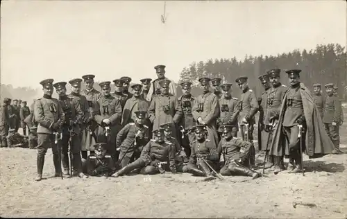 Foto Ak Deutsche Soldaten in Uniformen, Gruppenbild, Kaiserzeit, Grafenwöhr