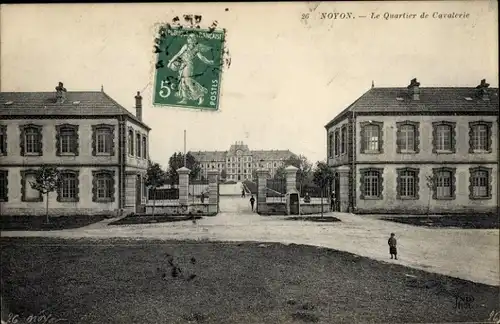 Ak Noyon Oise, Le Quartier de Cavalerie