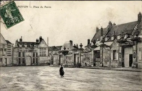 Ak Noyon Oise, Place du Parvis