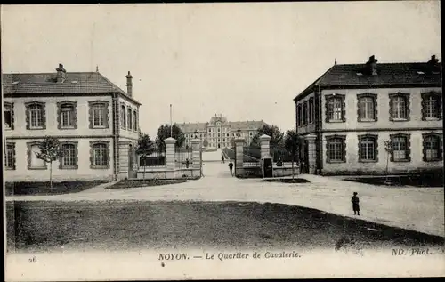 Ak Noyon Oise, Le Quartier de Cavalerie