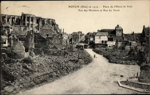 Ak Noyon Oise, Place de l'Hotel de Ville, Rue des Merciers, Rue du Nord, Kriegszerstörungen, 1919