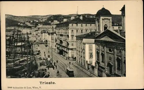 Ak Triest Trieste Friuli Venezia Giulia, Teilansicht, Straße am Hafen