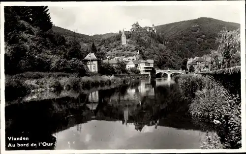 Ak Vianden Luxemburg, Am Ufer der Our, Brücke