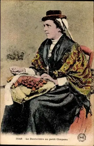 Ak Die Spitzenklöpplerin mit dem kleinen Hut