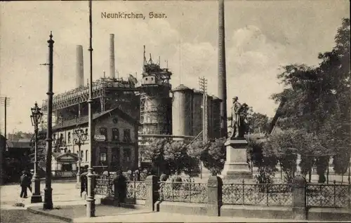 Ak Neunkirchen im Saarland, Hochöfen mit Stumm Denkmal