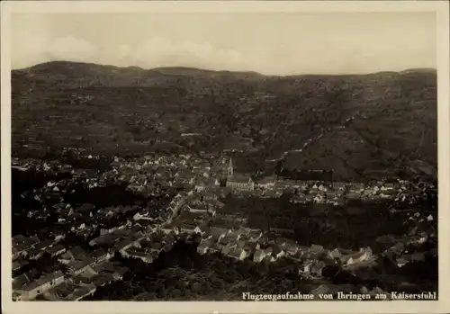 Ak Ihringen am Kaiserstuhl, Fliegeraufnahme vom Ort