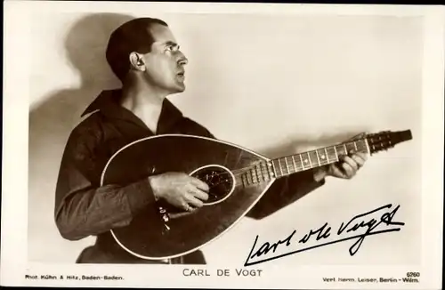 Ak Schauspieler Carl de Vogt, Portrait, Musikinstrument