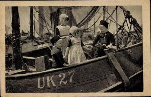 Ak Urk Flevoland Niederlande, Bij Vader aan Boord