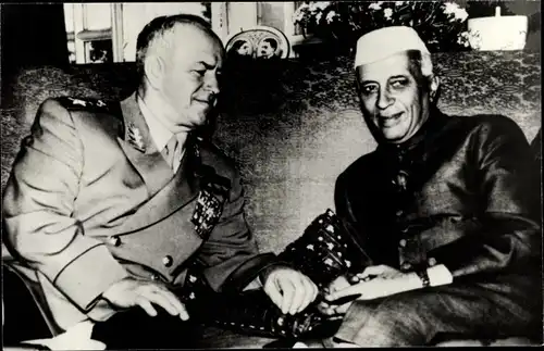 Ak Georgi Konstantinowitsch Schukow, indischer Premierminister Jawaharlal Nehru, 1957