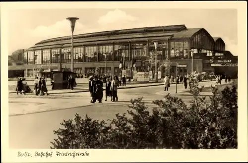 Ak Berlin Mitte, Bahnhof Friedrichstraße, Außenansicht